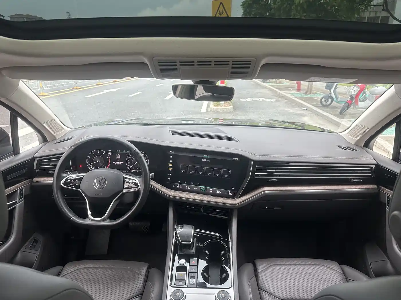 VOLKSWAGEN TOUAREG