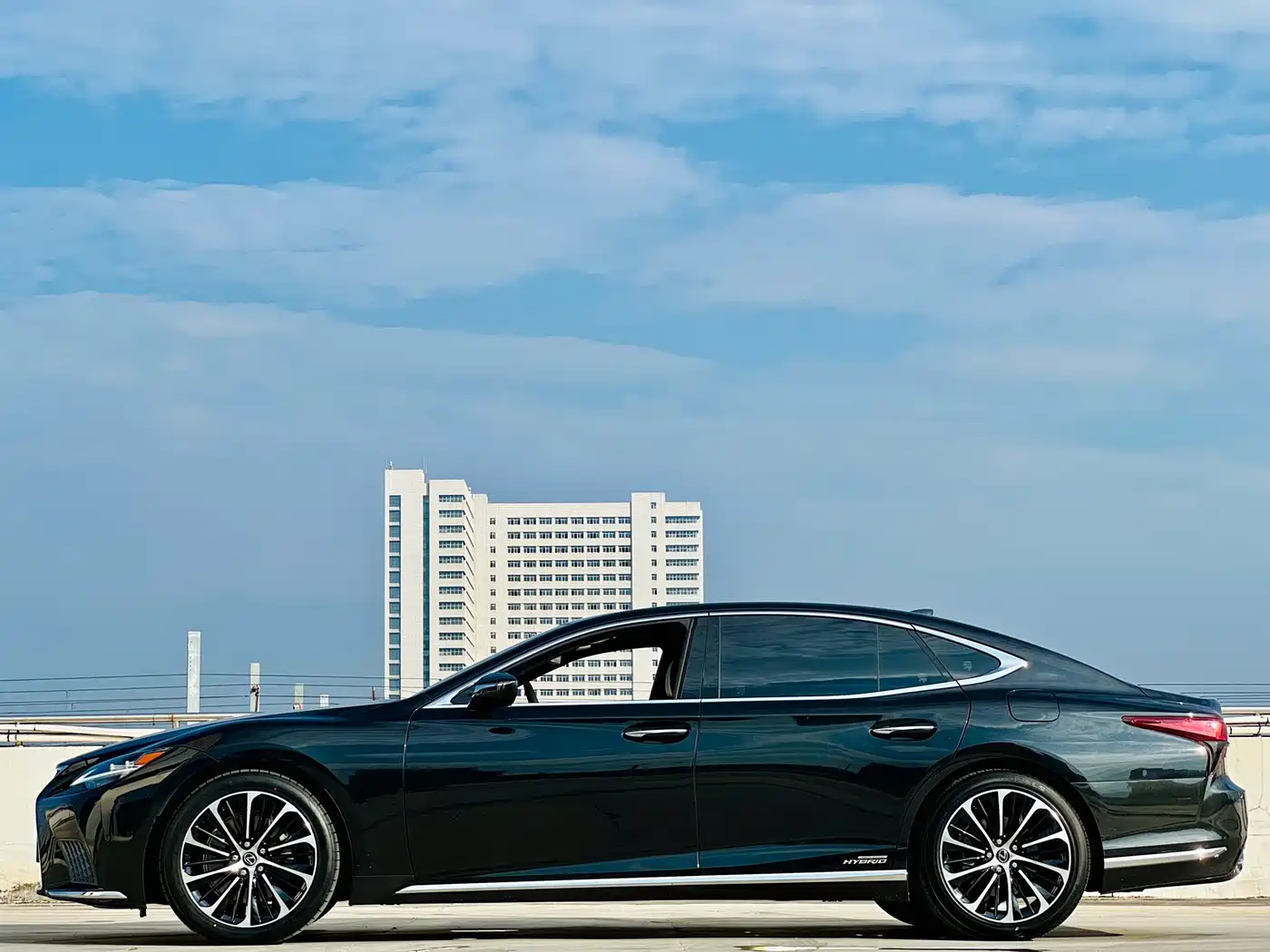 Lexus LS 2021 500h Executive Edition фото 13