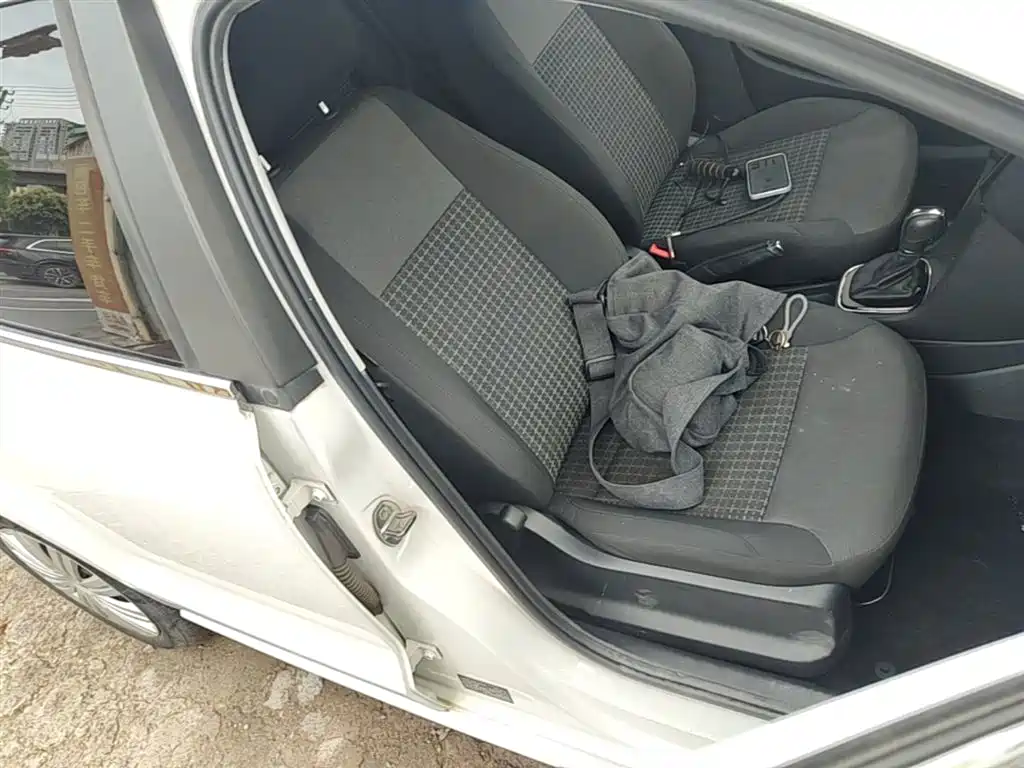 Volkswagen Polo 2016 1.6L Automatic Comfort фото 25