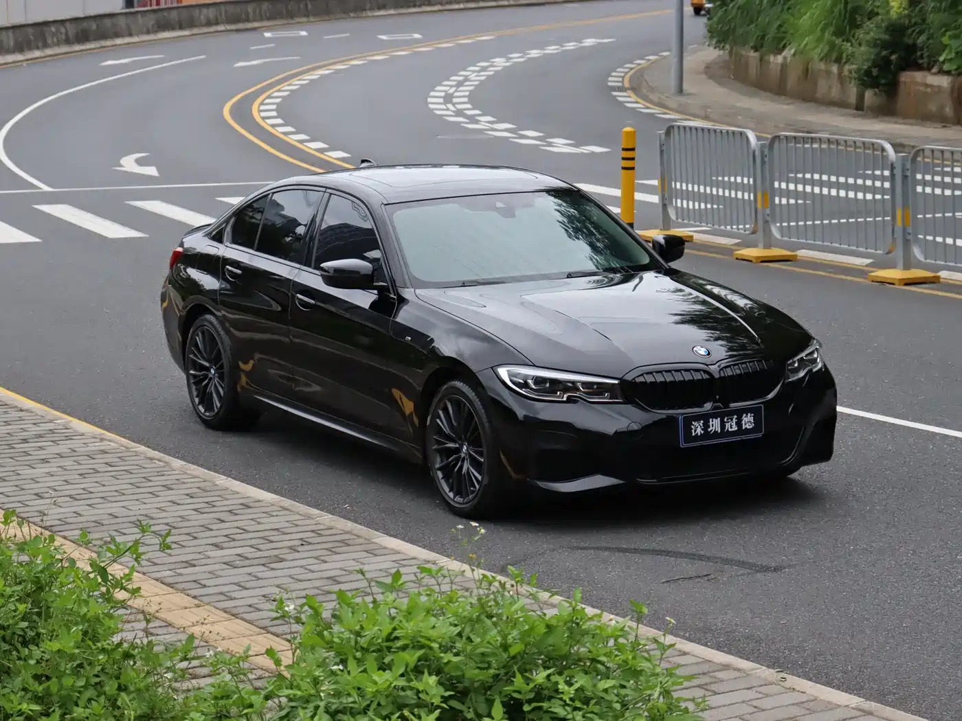 BMW 3 Series 2021 325i M Sport Night Edition фото 3