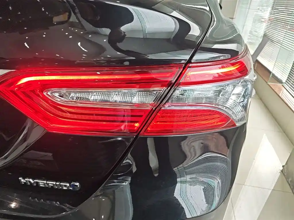 Toyota Camry 2019 Facelift Hybrid 2.5HG Luxury Edition фото 8