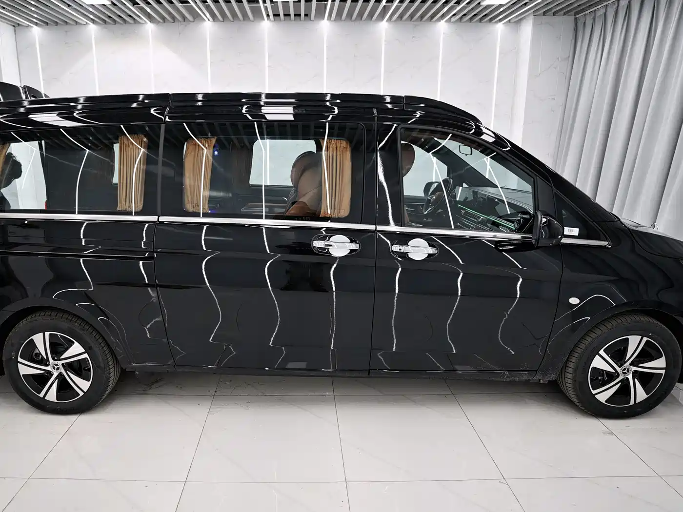 Mercedes-Benz Vito 2024 2.0T Business 7-Seater фото 3