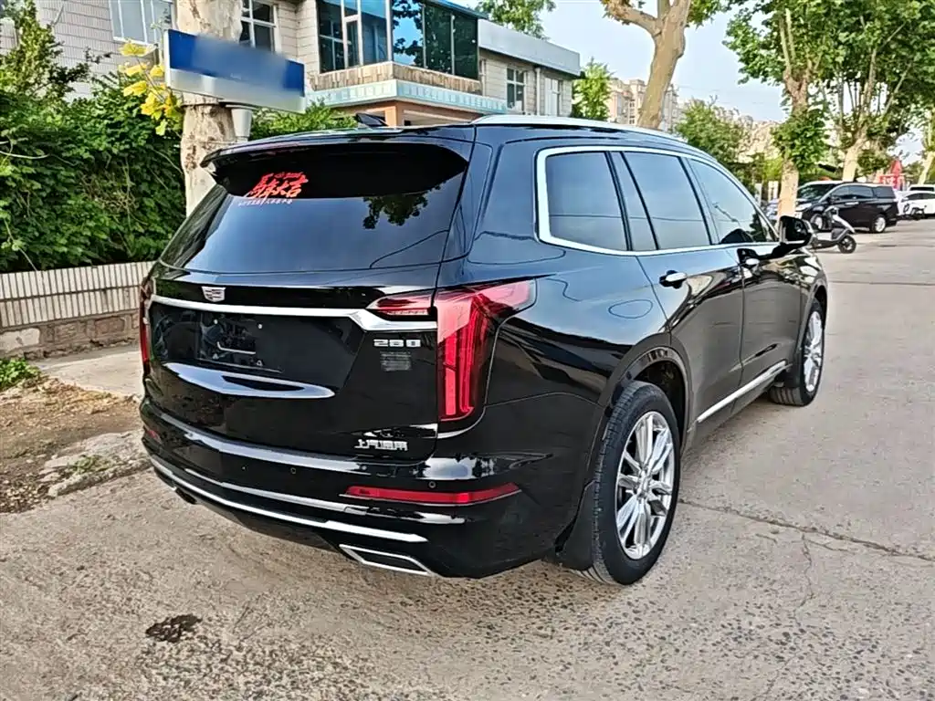 CADILLAC XT6
