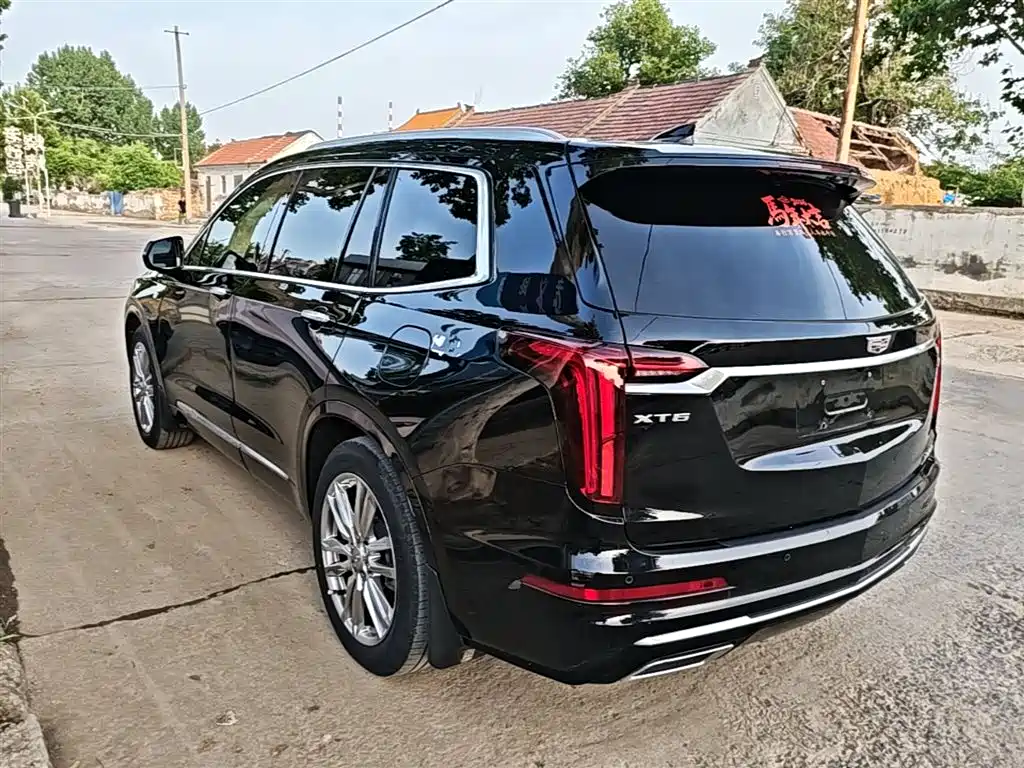 CADILLAC XT6