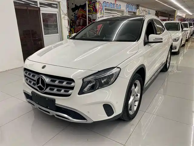 MERCEDES-BENZ GLA