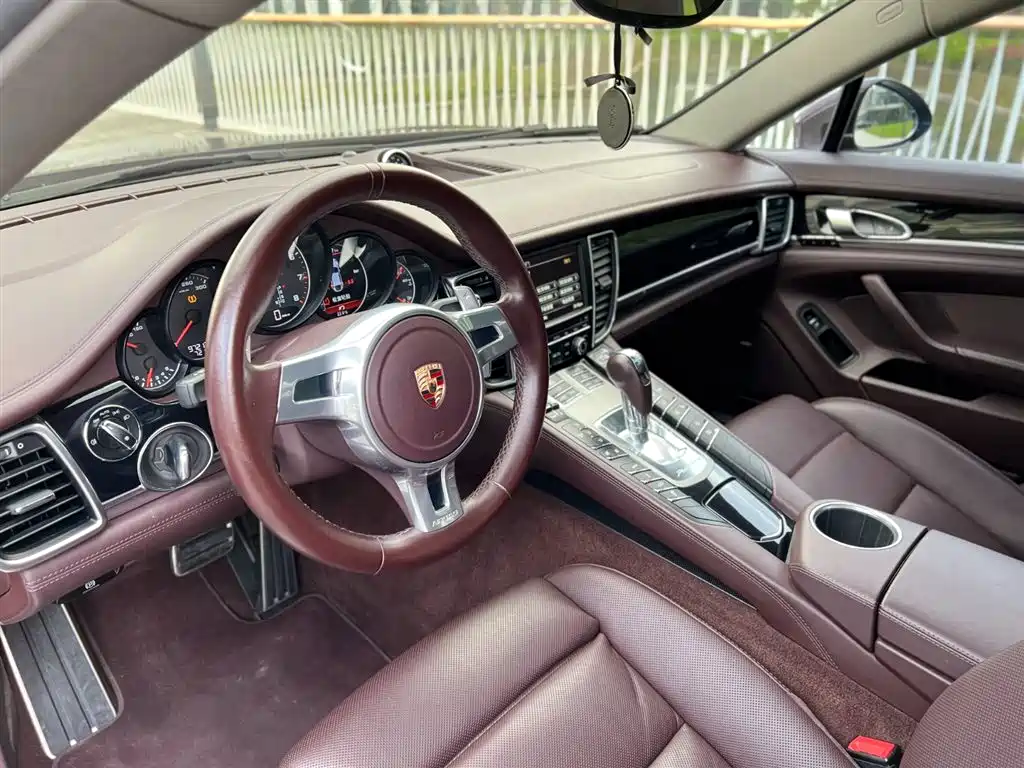 Porsche Panamera 2014 Panamera 4 Executive 3.0T фото 8