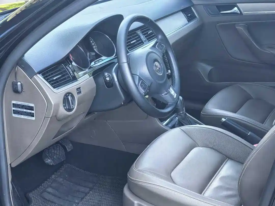 Volkswagen Bora 2013 1.6L Automatic Luxury Model фото 8