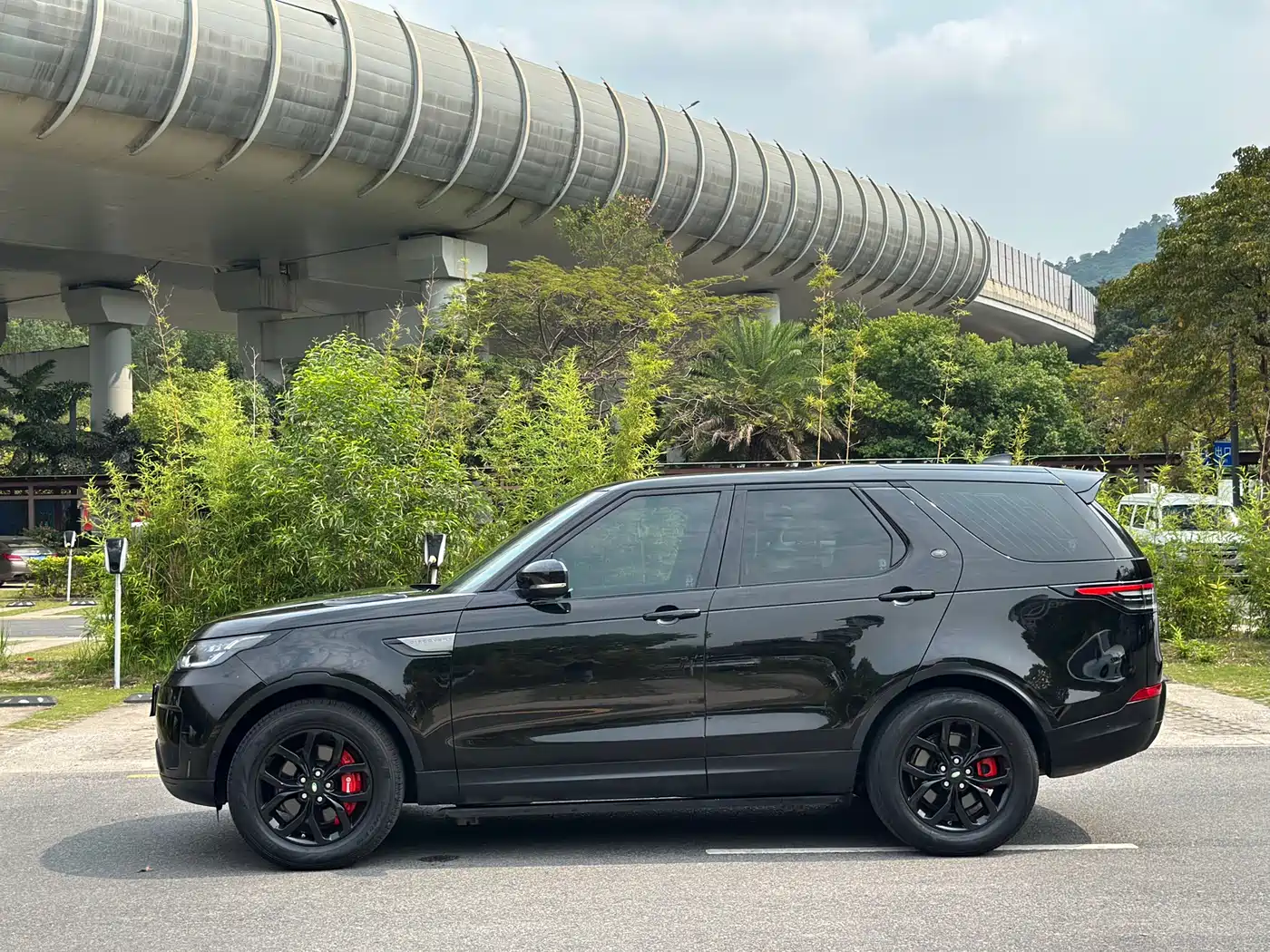 Land Rover Discovery 2019 3.0 SC V6 SE фото 3