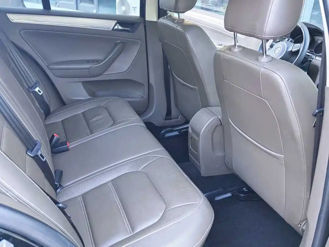 Volkswagen Bora 2013 1.6L Automatic Luxury Model фото 9