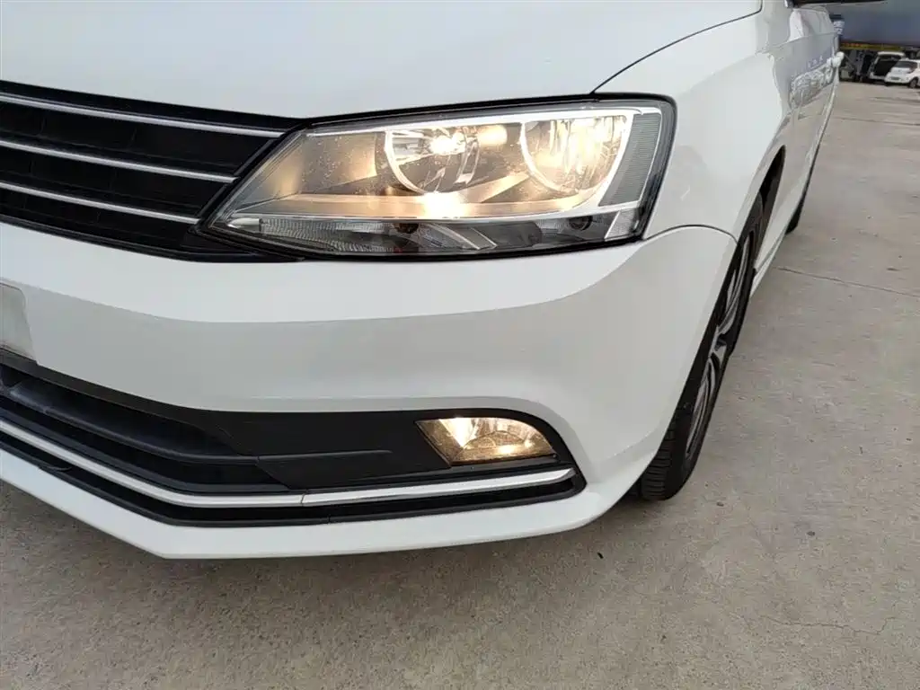 Volkswagen Sagitar 2018 1.6L Automatic Comfort фото 24