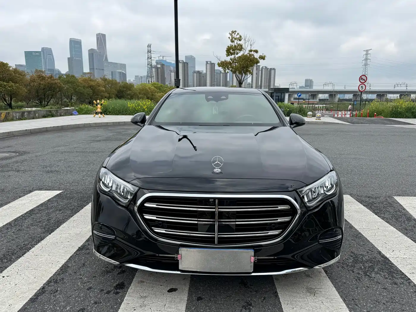 Mercedes-Benz E-Class 2024 Model E 300 L Luxury фото 2