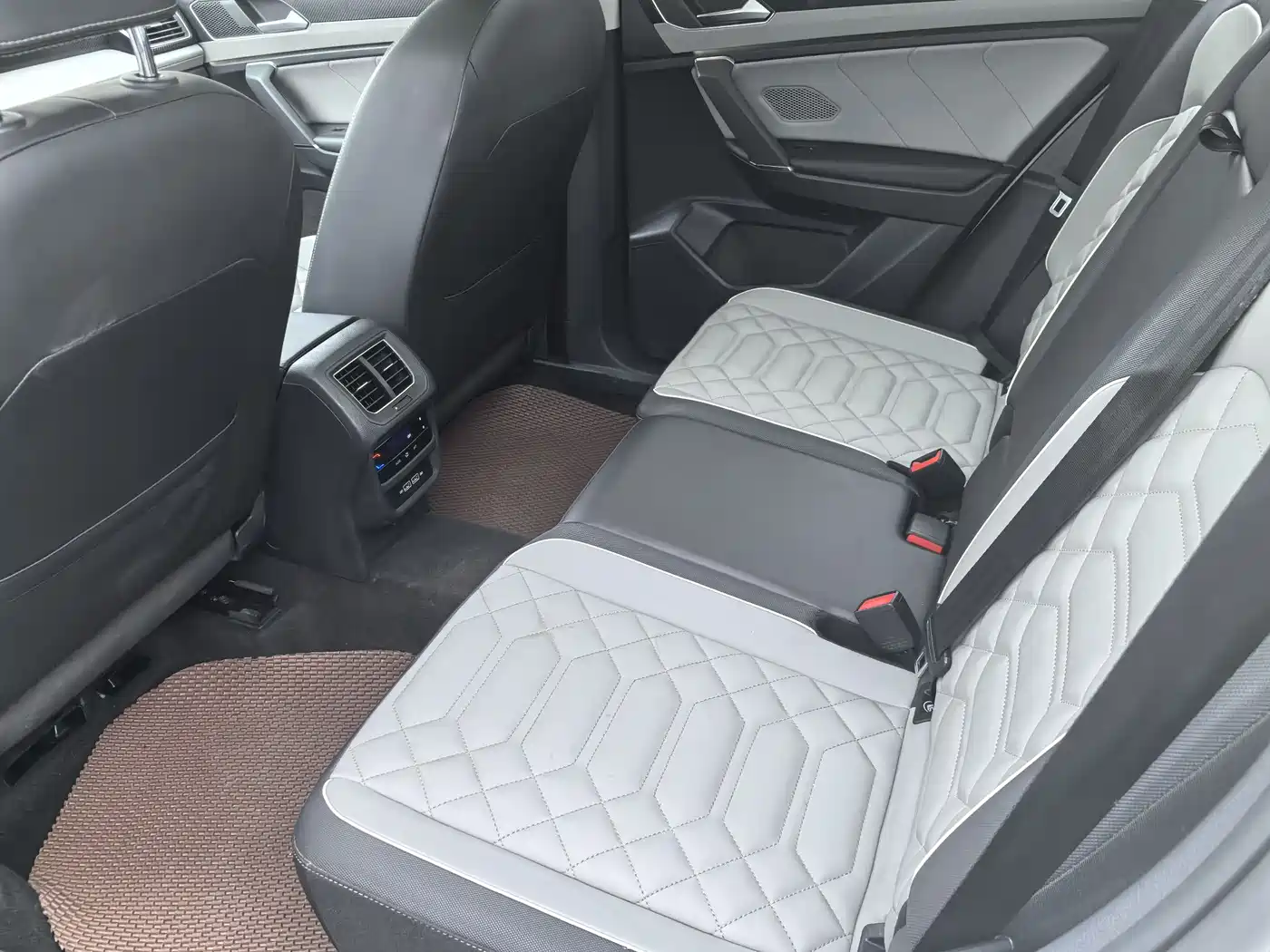 Volkswagen Tayron 2023 330TSI 2WD Luxury Plus Advanced Edition фото 5