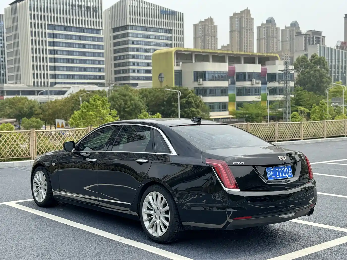 Cadillac CT6 2016 28T Leading фото 8