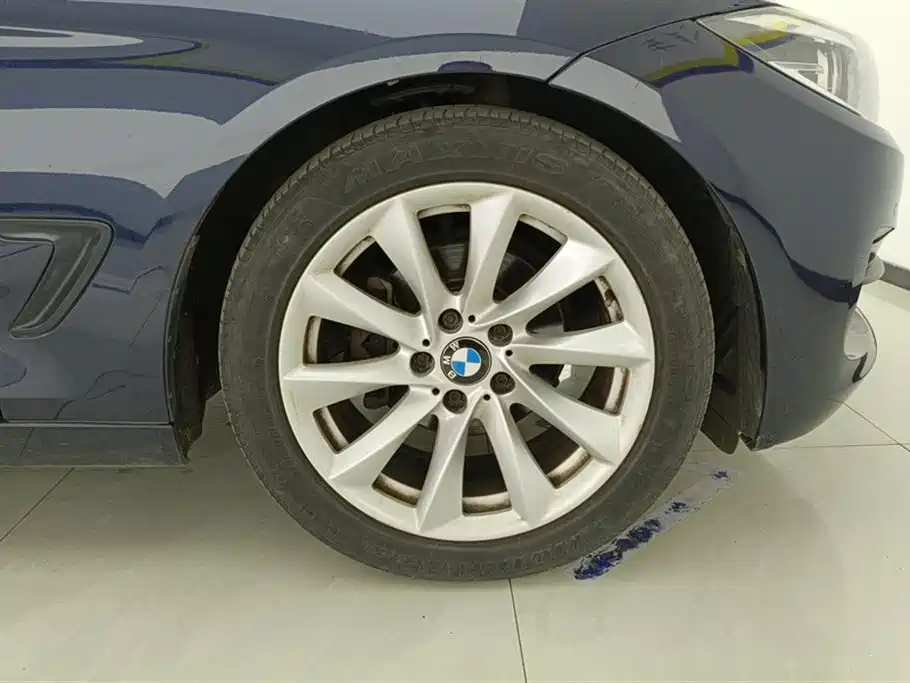 BMW 3 Series GT 2018 320i Fashion фото 6