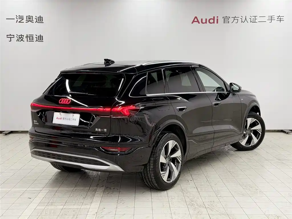 AUDI Q6L E TRON