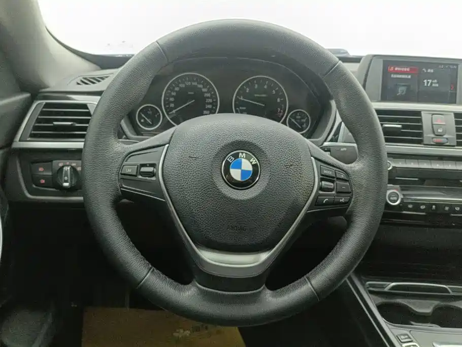 BMW 3 Series GT 2018 320i Fashion фото 15