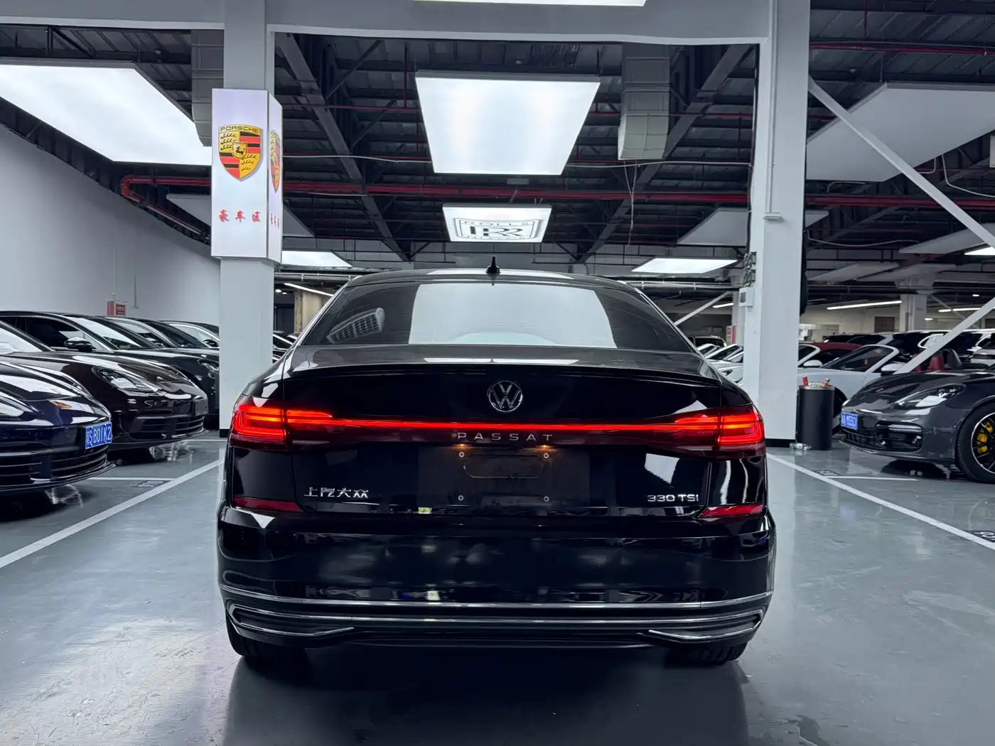 Volkswagen Passat 2023 330TSI Elite Edition фото 17