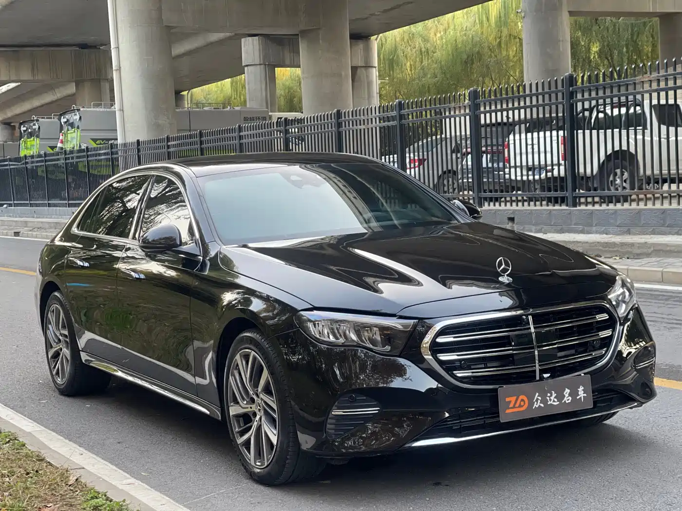 Mercedes-Benz E-Class 2025 E 300 L Fashion фото 3