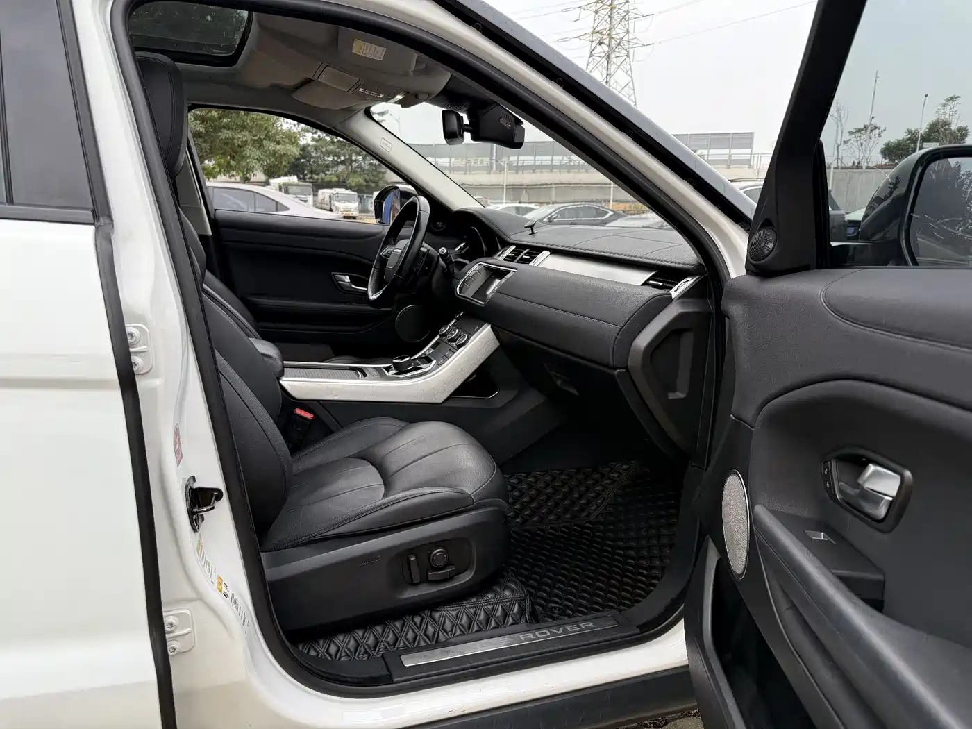 Land Rover Range Rover Evoque 2017 2.0T SE Smart Shine Edition фото 12