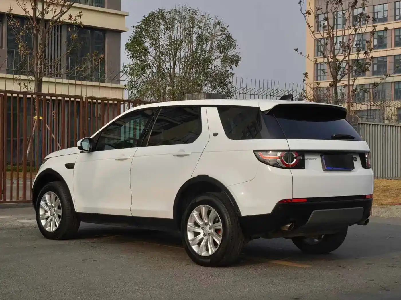 Land Rover Discovery Sport 2018 240PS SE Edition фото 14