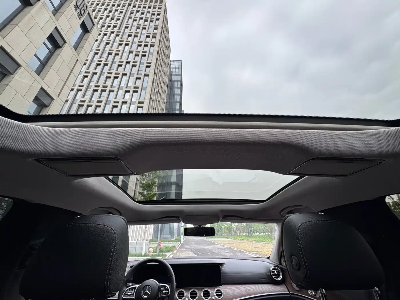 Mercedes-Benz E-Class 2019 E 300 L Fashion фото 18