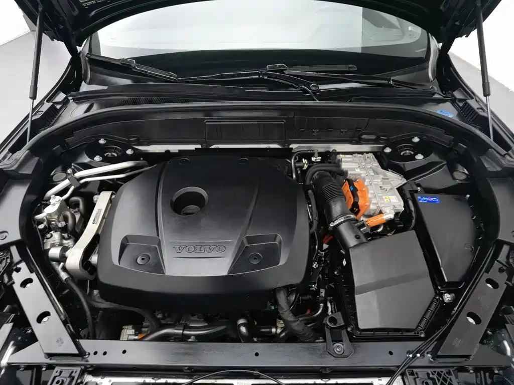 Photo 6 - Volvo XC60 Plug-in Hybrid