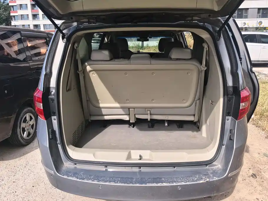 Photo 4 - Buick GL8