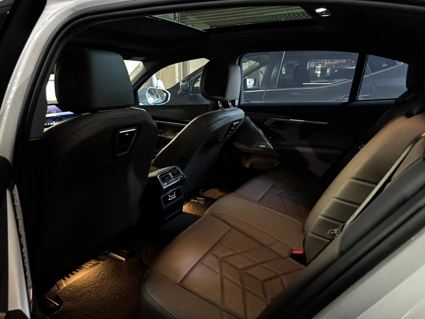 BMW 5 Series 2024 525Li M Sport Package фото 7