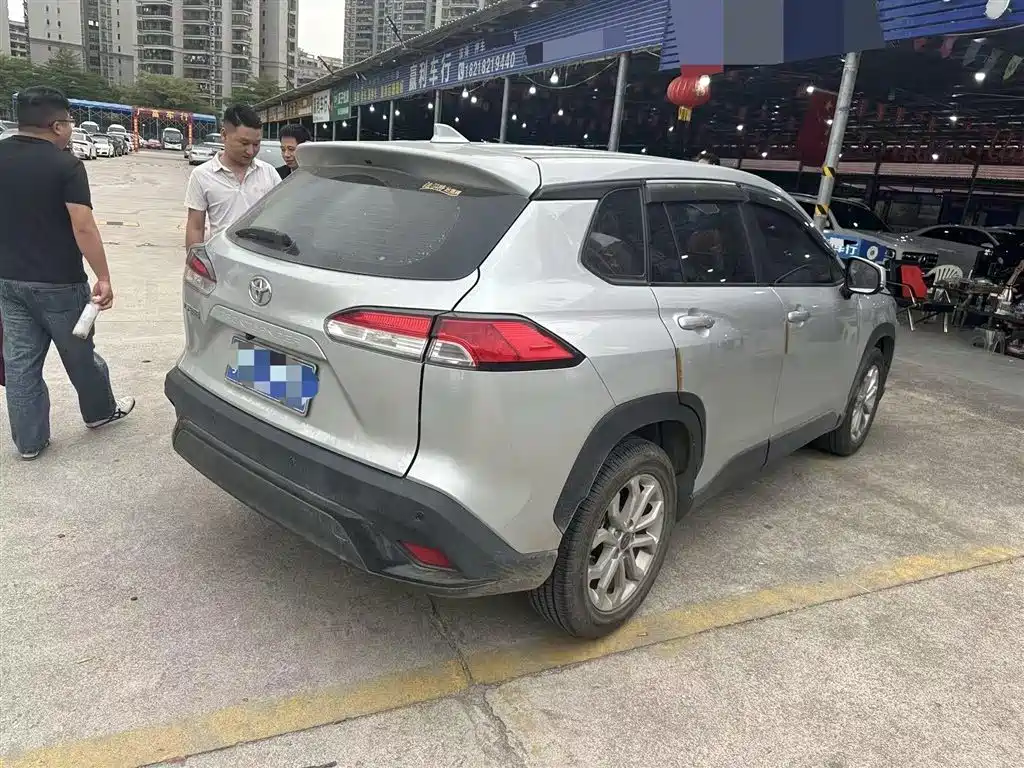 Toyota Frontlander 2022 2.0L CVT Elite фото 3