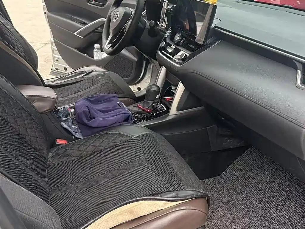 Toyota Frontlander 2022 2.0L CVT Elite фото 4