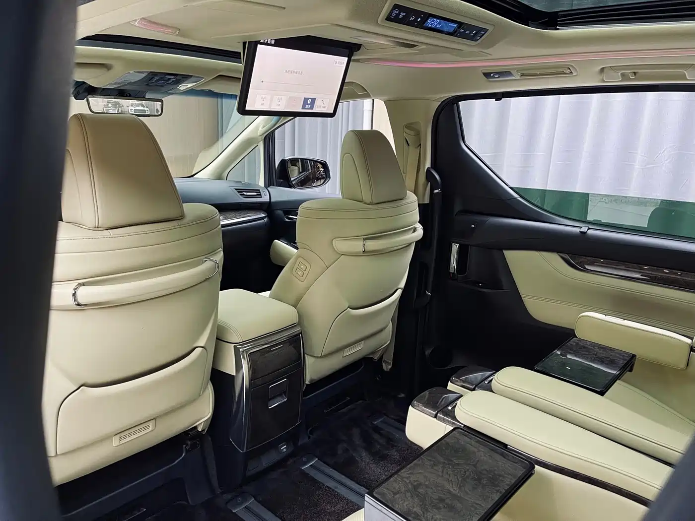Toyota Vellfire 2020 Twin Engine 2.5L HV Premium Edition фото 7