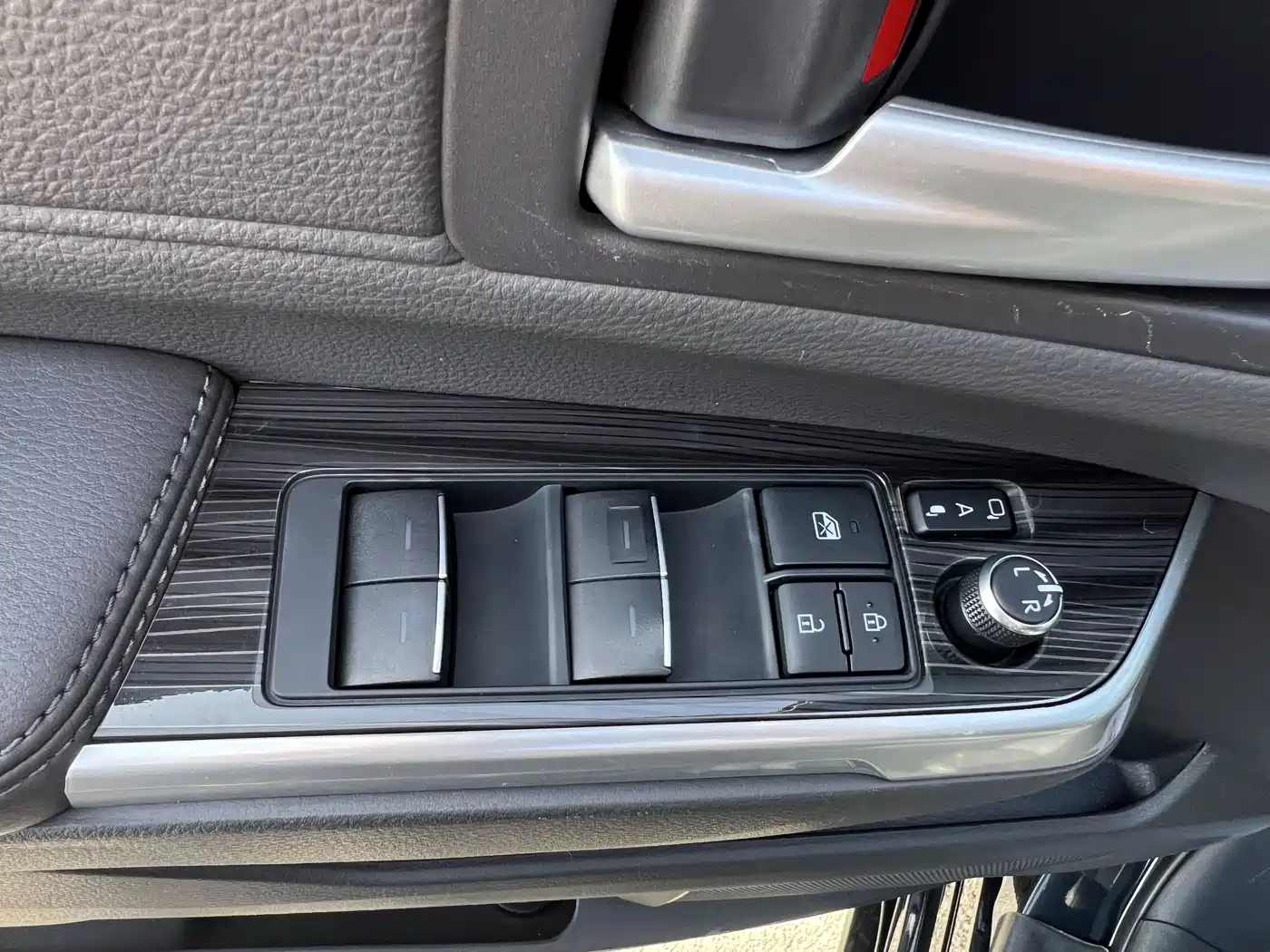 Toyota Sienna 2021 2.5L Hybrid Premium Edition фото 18