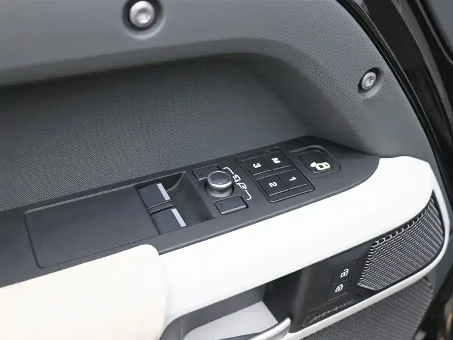 Land Rover Defender 2023 Model 90 3.0T P400 XS фото 12