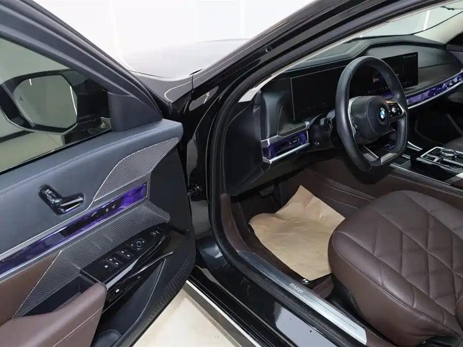 BMW 7 Series 2023 Model 735Li Luxury Package фото 18