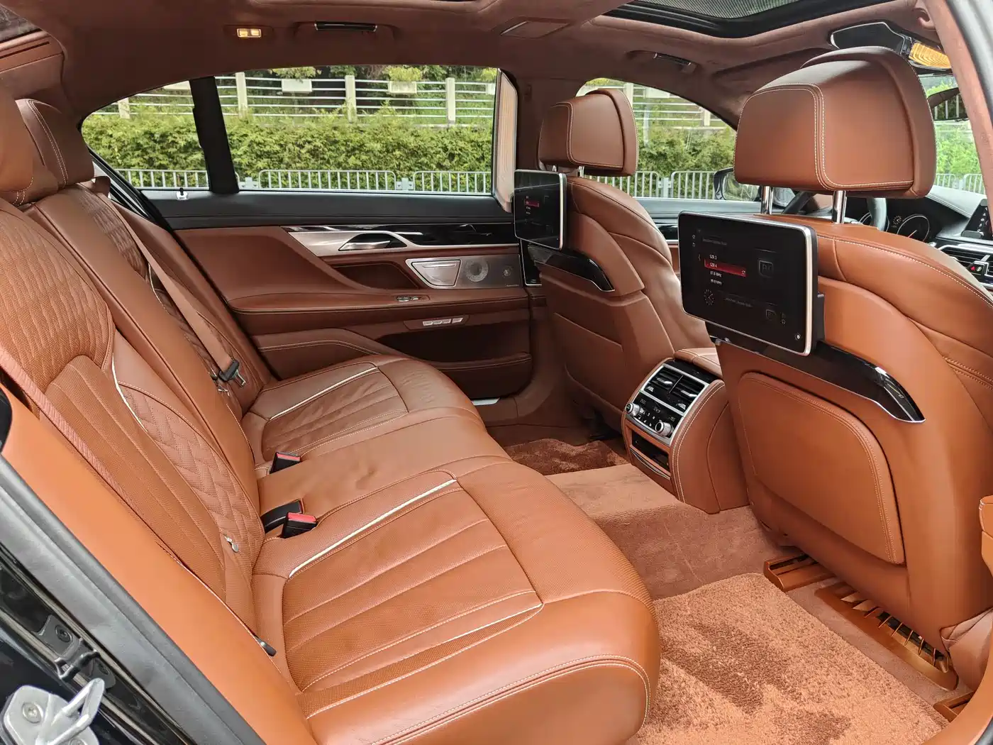 BMW 7 Series 2018 750Li xDrive M Sport Package фото 21
