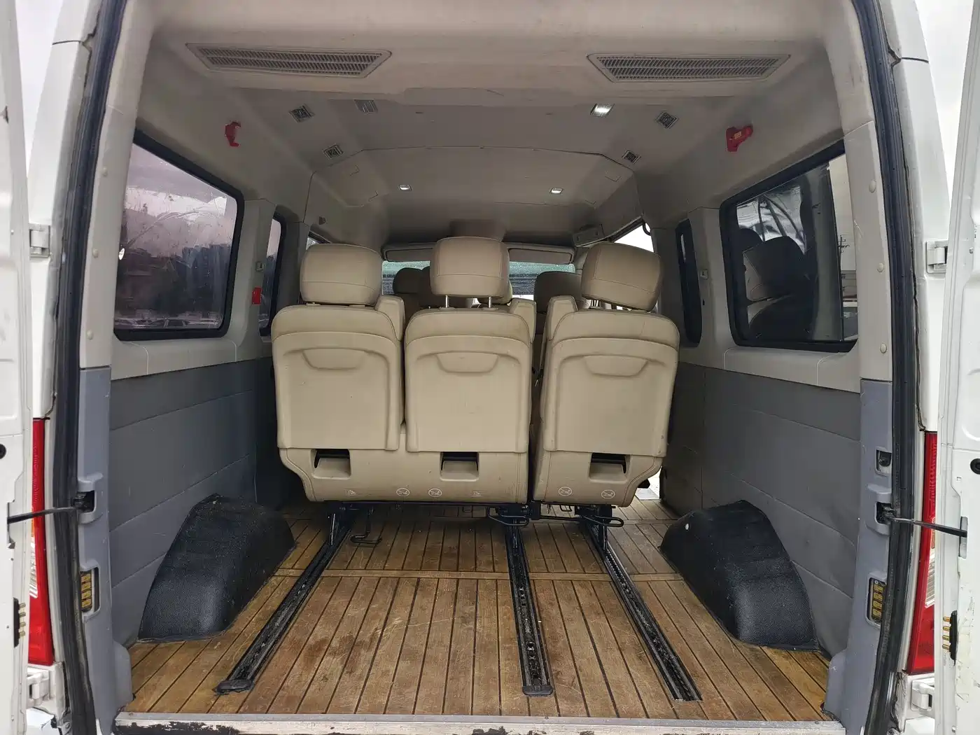 SAIC Maxus Xintu V80 2021 2.0T PLUS AMT Business Travel Edition Long Wheelbase Medium Roof 9 Seats фото 12