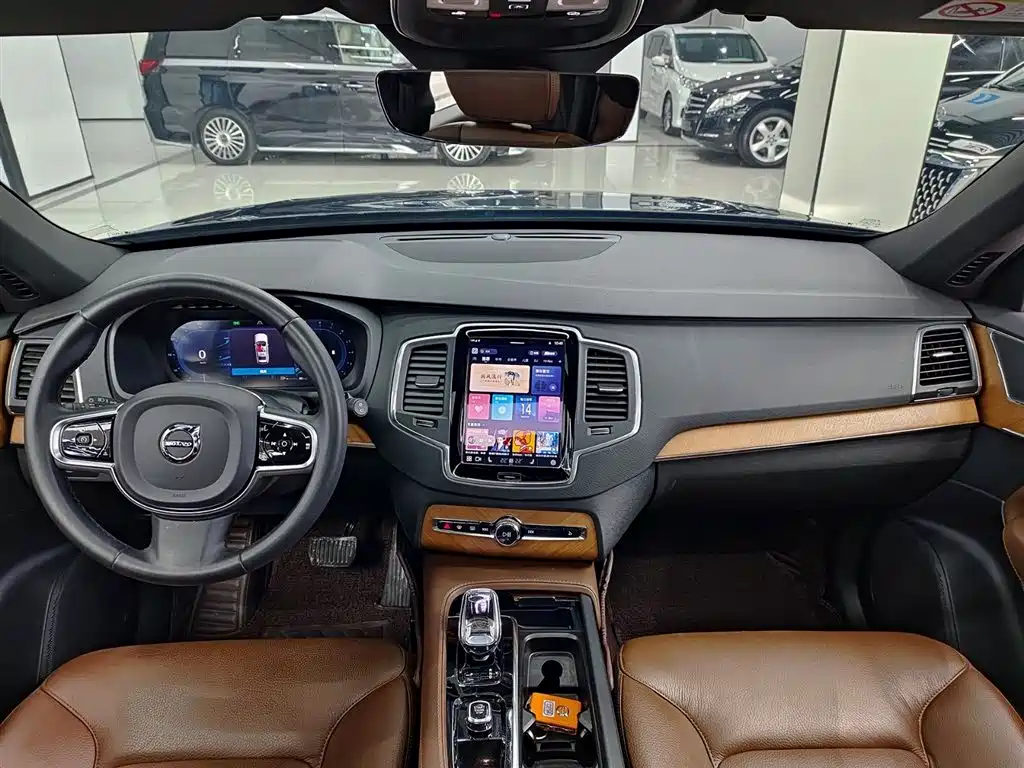 VOLVO XC90