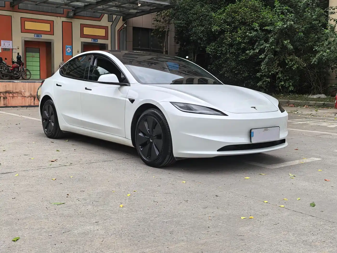 TESLA MODEL 3