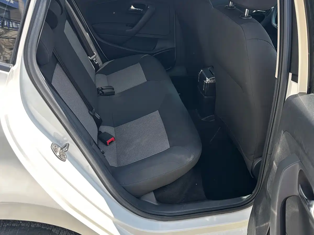 Volkswagen Polo 2018 1.5L Auto Safe Drive фото 6