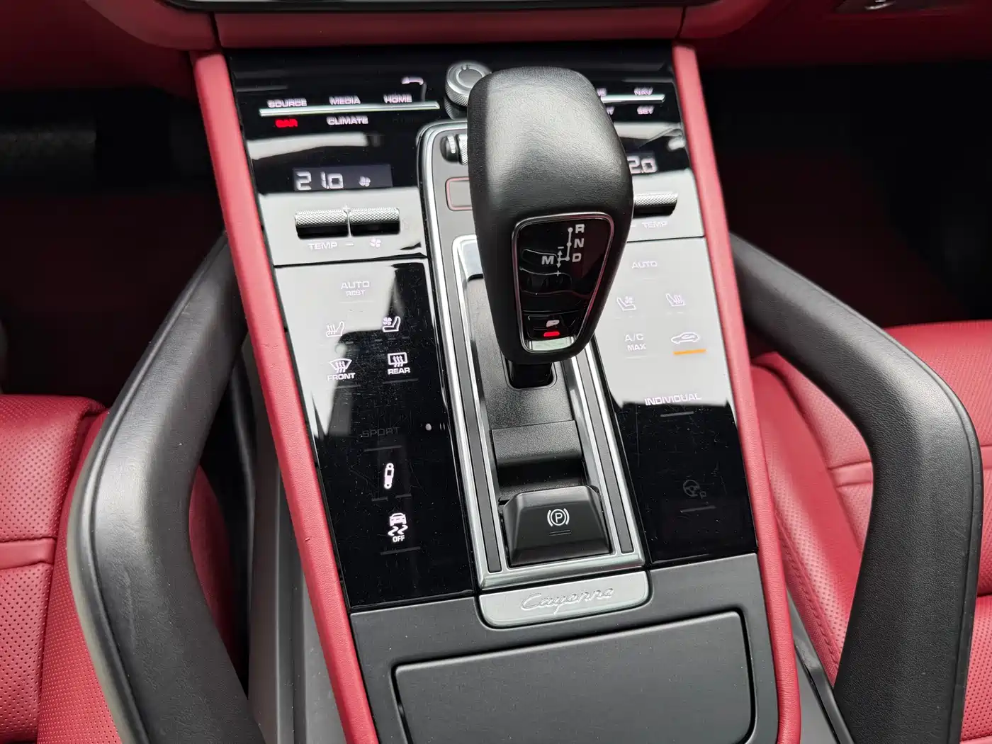 Porsche Cayenne New Energy 2022 Cayenne E-Hybrid 2.0T Platinum Edition фото 13