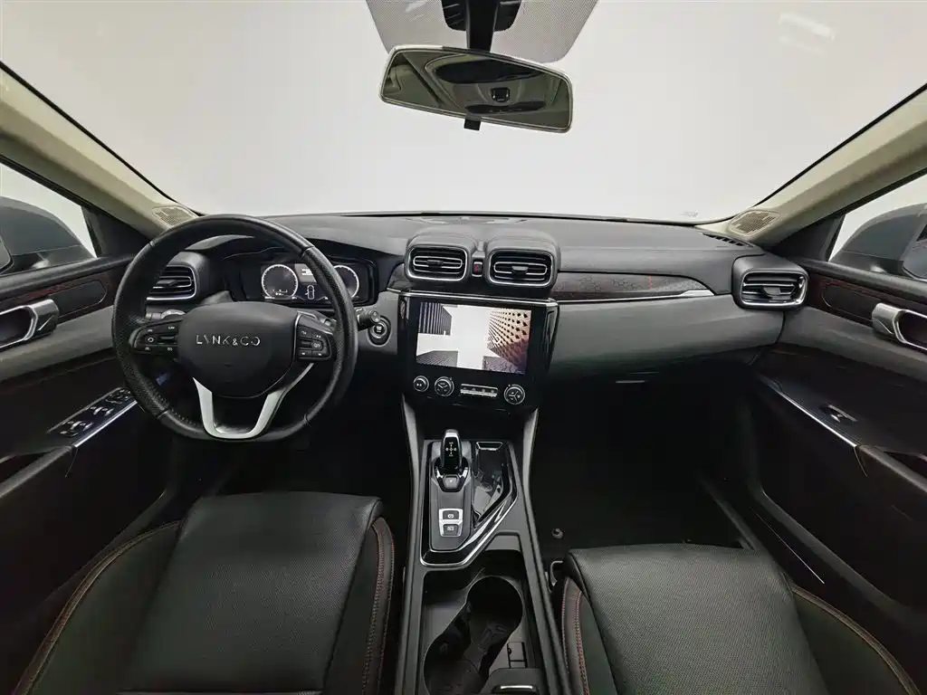 Lynk & Co 02 2019 High Performance 2.0T Automatic 2WD Power Edition China VI фото 5