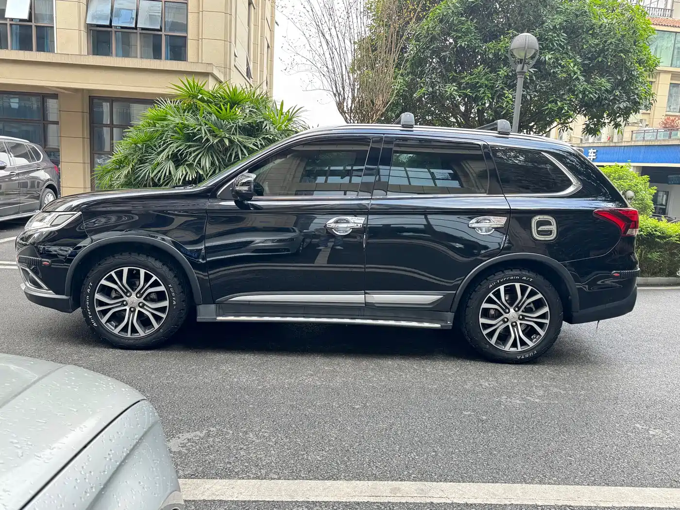 Mitsubishi Outlander 2018 2.4L 4WD Luxury Edition 7-seater фото 4