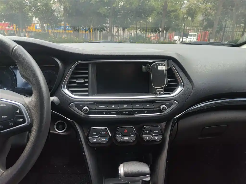GAC Trumpchi Trumpchi GS4 2017 235T Automatic 2WD Luxury Smart Connected Edition фото 5