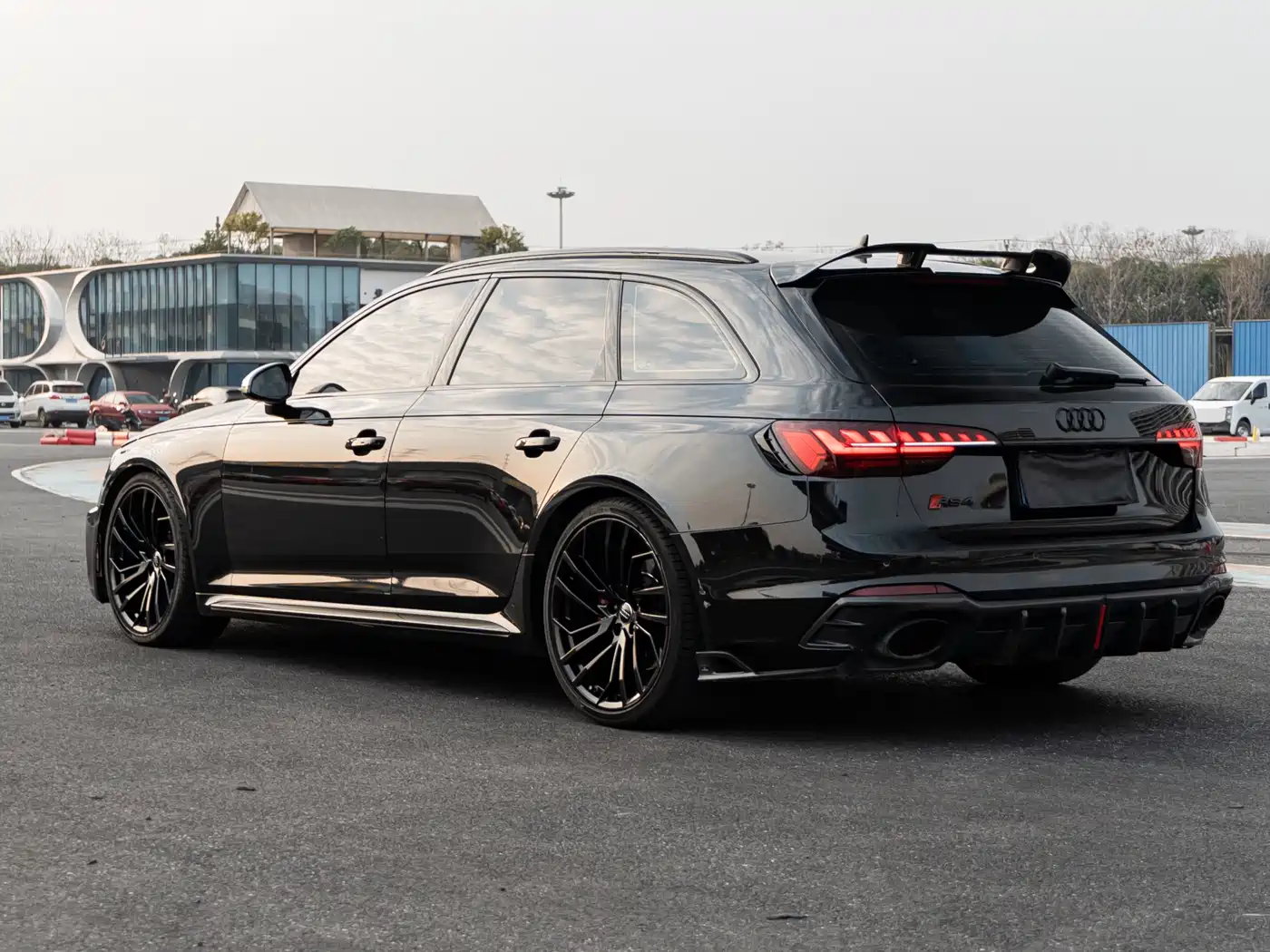 Audi RS 4 2023 RS4 Avant Regular Edition фото 9