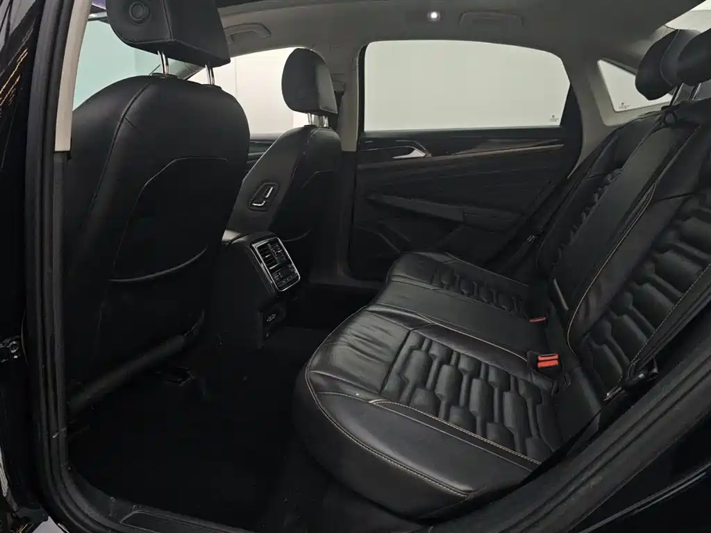 Volkswagen Passat 2019 330TSI Elite Version China VI фото 13