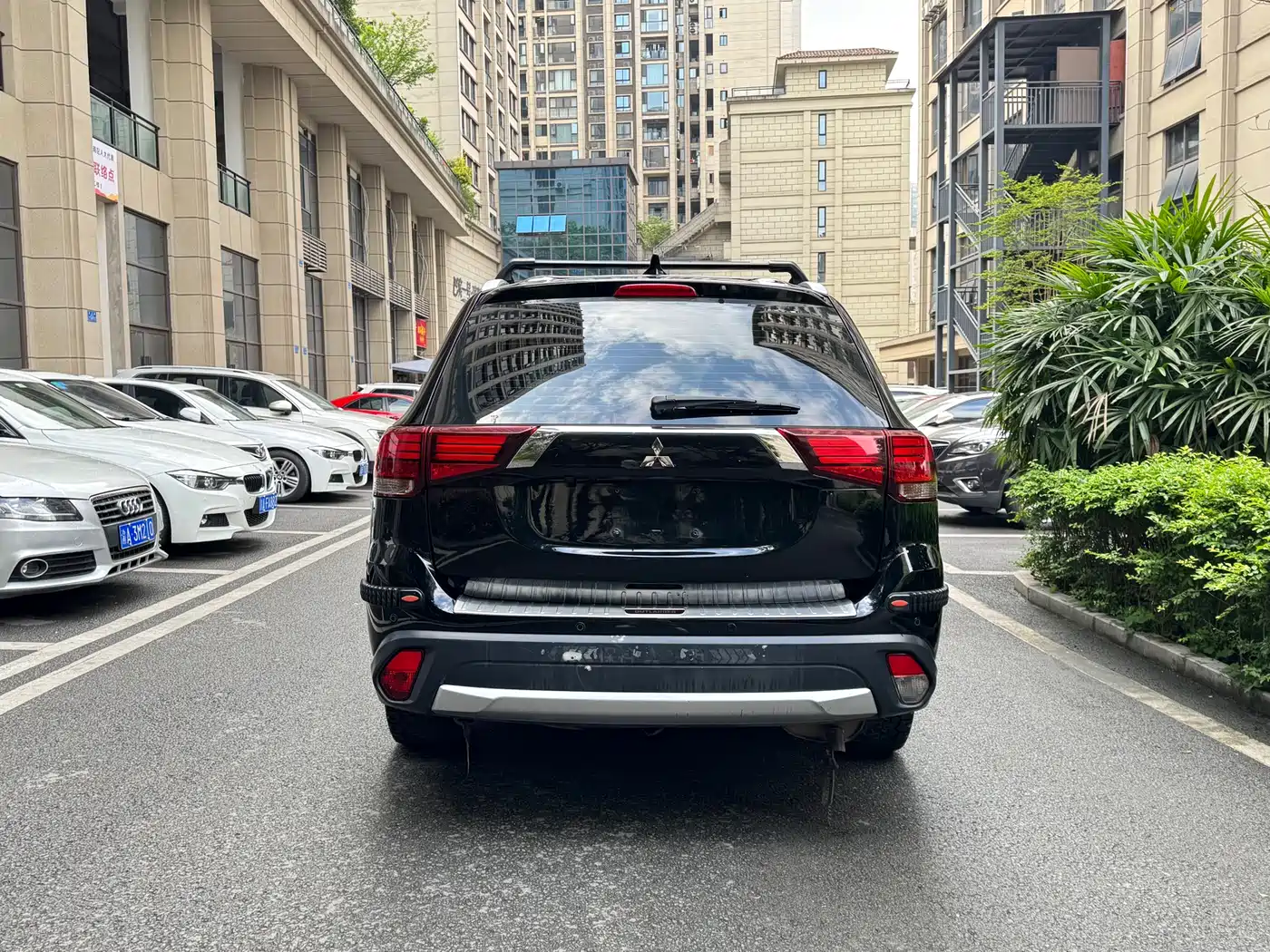 Mitsubishi Outlander 2018 2.4L 4WD Luxury Edition 7-seater фото 6