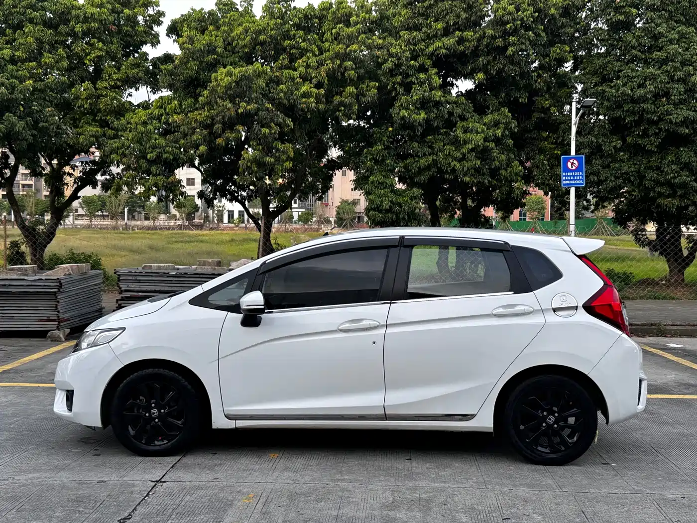 Фото 8 - Honda Fit