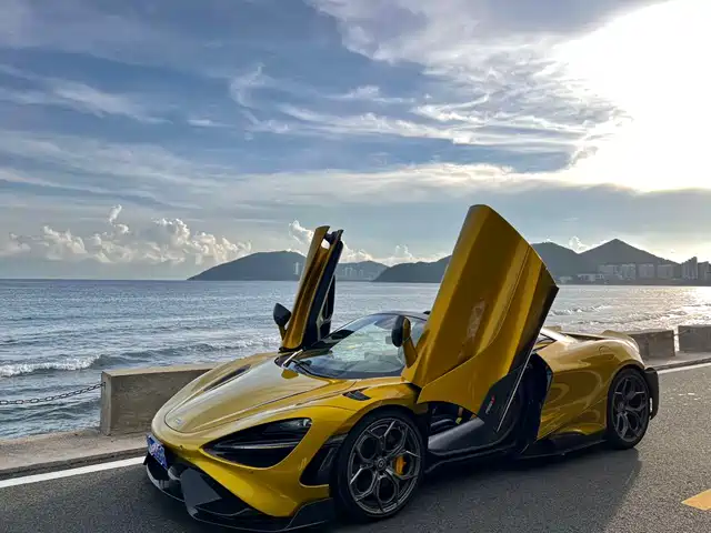 MCLAREN 720S