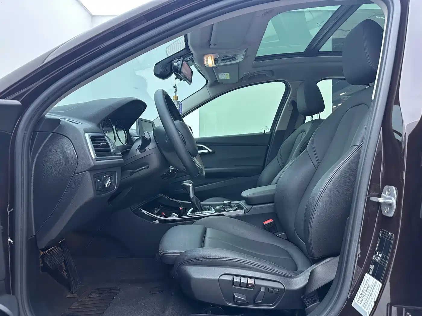 BMW 1 Series 2018 118i Sport Edition фото 10