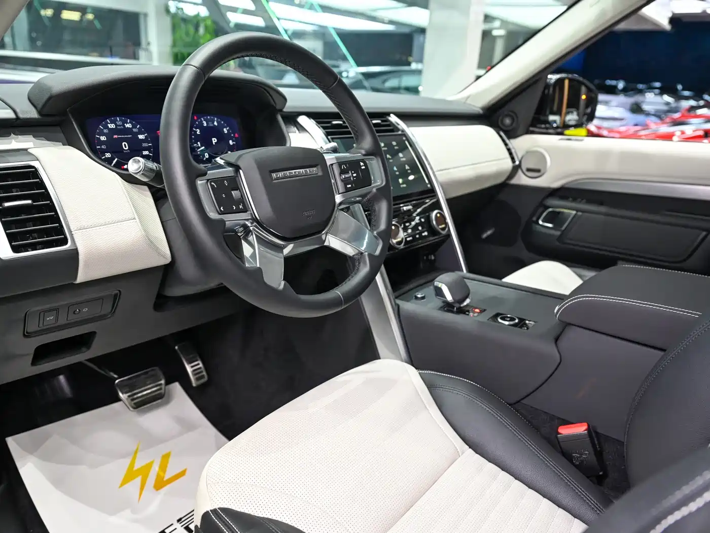 Land Rover Discovery 2021 360PS R-Dynamic SE фото 8